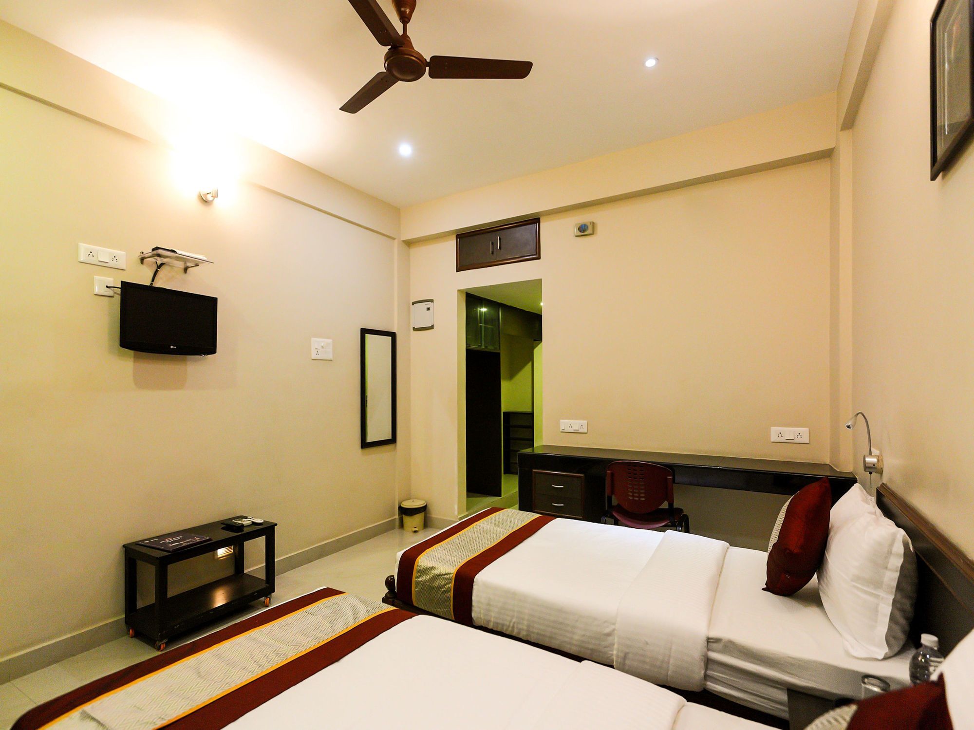 Oyo Flagship 12665 Chrompet Hotel Madras Buitenkant foto